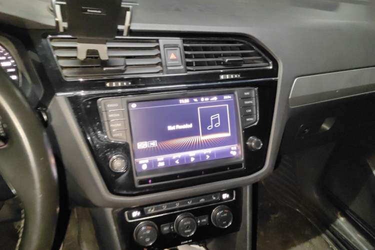 Used Volkswagen Tiguan L 2018 Facelift 330TSI Automatic Two-Wheel Drive Luxury Edition Audio And AC Panel
