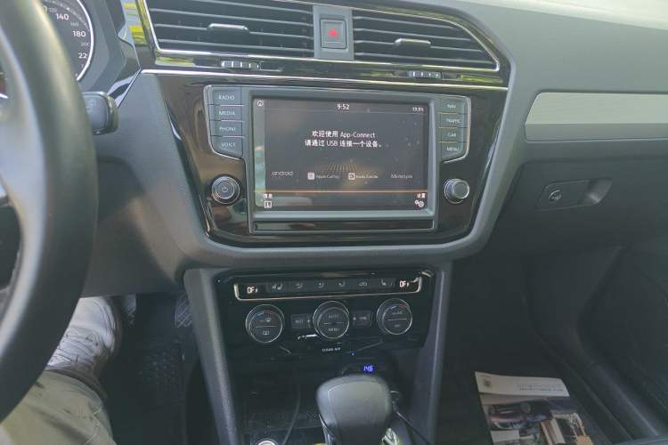 Used Volkswagen Tiguan L 2018 330TSI Automatic Two-Wheel Drive Luxury Edition Audio And AC Panel