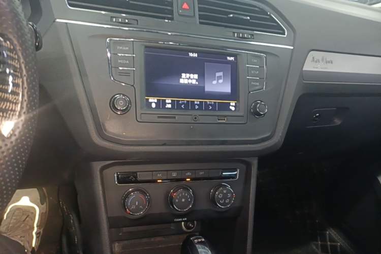 Used Volkswagen Tiguan L 2018 330TSI Automatic Two-Wheel Drive Luxury Edition Audio And AC Panel