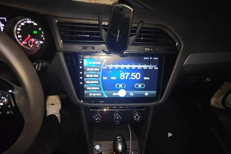 Used Volkswagen Tiguan L 2018 330TSI Automatic Two-Wheel Drive Luxury Edition Audio And AC Panel