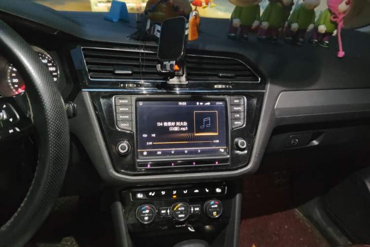 Used Volkswagen Tiguan L 2018 330TSI Automatic Two-Wheel Drive Luxury Edition Audio And AC Panel