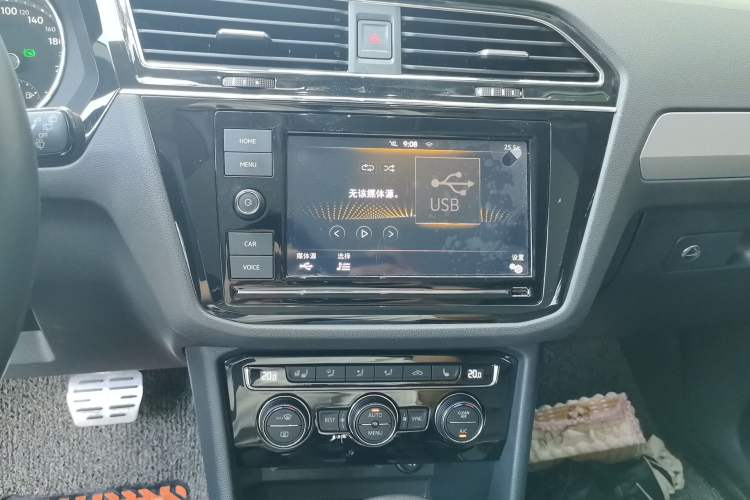 Used Volkswagen Tiguan L 2018 Facelift 330TSI Automatic Two-Wheel Drive Luxury Edition Audio And AC Panel