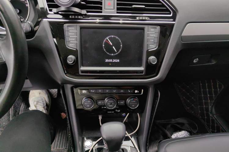 Used Volkswagen Tiguan L 2018 330TSI Automatic Two-Wheel Drive Luxury Edition Audio And AC Panel