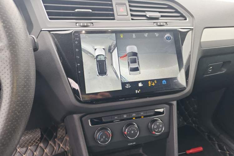 Used Volkswagen Tiguan L 2018 Revised Version 330TSI Automatic Two-Wheel Drive Trendy Edition Audio And AC Panel