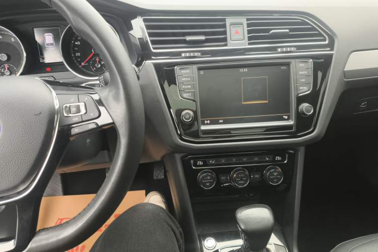 Used Volkswagen Tiguan L 2018 Revised 330TSI Automatic Two-Wheel Drive Flagship Edition Audio And AC Panel