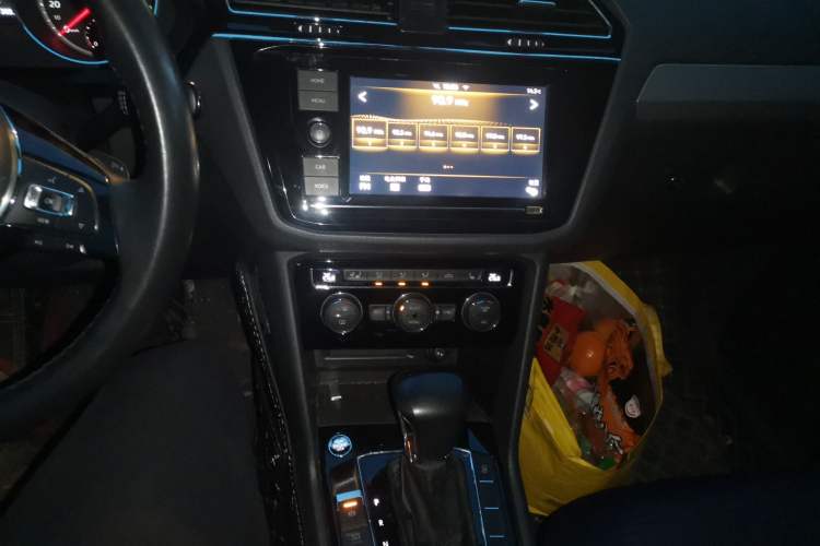 Used Volkswagen Tiguan L 2018 Facelift 330TSI Automatic Two-Wheel Drive Luxury Edition Audio And AC Panel