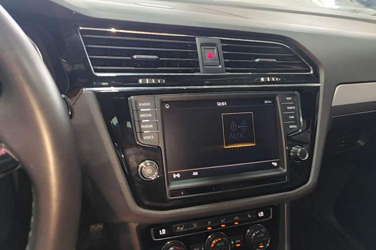 Used Volkswagen Tiguan L 2018 330TSI Automatic Two-Wheel Drive Luxury Edition Audio And AC Panel