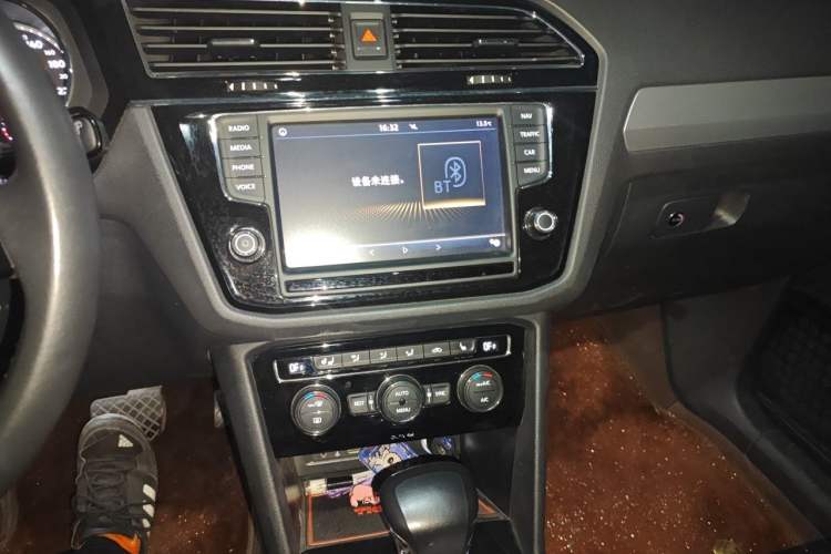 Used Volkswagen Tiguan L 2018 Facelift 330TSI Automatic Two-Wheel Drive Luxury Edition Audio And AC Panel