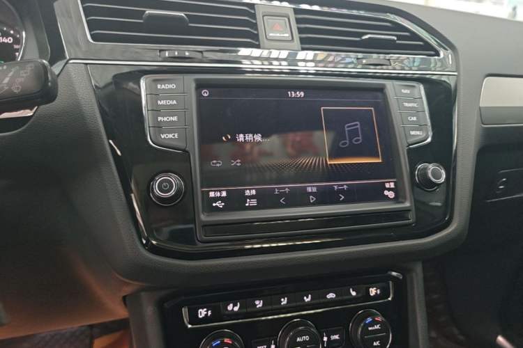 Used Volkswagen Tiguan L 2018 330TSI Automatic Two-Wheel Drive Luxury Edition Audio And AC Panel