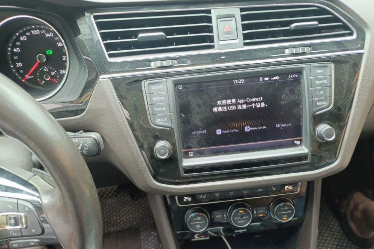 Used Volkswagen Tiguan L 2018 Facelift 330TSI Automatic Two-Wheel Drive Luxury Edition Audio And AC Panel