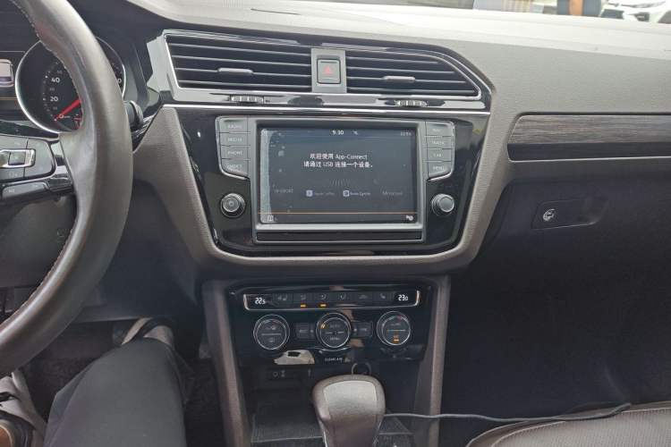 Used Volkswagen Tiguan L 2018 Revised 330TSI Automatic Two-Wheel Drive Flagship Edition Audio And AC Panel
