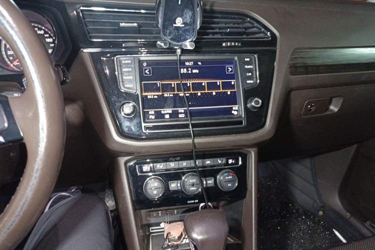 Used Volkswagen Tiguan L 2018 330TSI Automatic Two-Wheel Drive Flagship Edition Audio And AC Panel