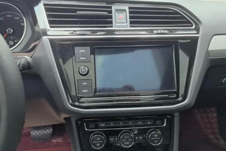 Used Volkswagen Tiguan L 2018 Facelift 330TSI Automatic Two-Wheel Drive Luxury Edition Audio And AC Panel