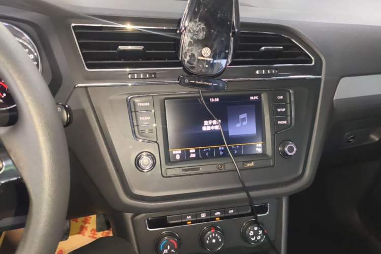 Used Volkswagen Tiguan L 2018 330TSI Automatic Two-Wheel Drive Luxury Edition Audio And AC Panel