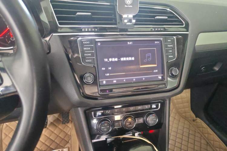 Used Volkswagen Tiguan L 2018 330TSI Automatic Two-Wheel Drive Luxury Edition Audio And AC Panel