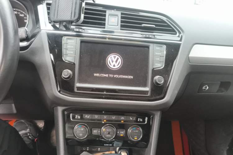 Used Volkswagen Tiguan L 2018 330TSI Automatic Two-Wheel Drive Flagship Edition Audio And AC Panel