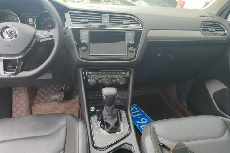 Used Volkswagen Tiguan L 2018 330TSI Automatic Two-Wheel Drive Luxury Edition Audio And AC Panel