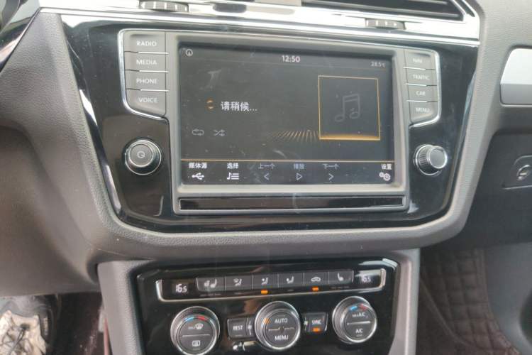 Used Volkswagen Tiguan L 2018 330TSI Automatic Two-Wheel Drive Luxury Edition Audio And AC Panel