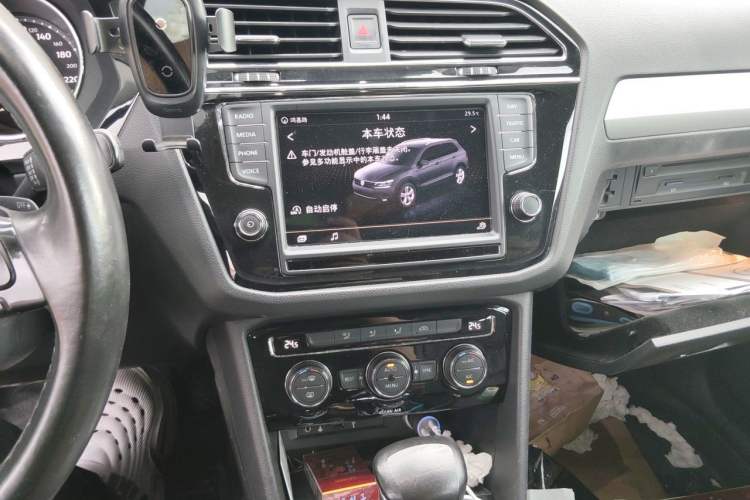 Used Volkswagen Tiguan L 2018 330TSI Automatic Two-Wheel Drive Comfort Edition Audio And AC Panel