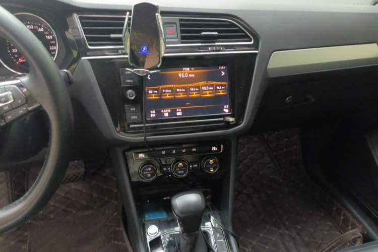 Used Volkswagen Tiguan L 2018 280TSI Automatic Two-Wheel Drive Comfort Edition Audio And AC Panel