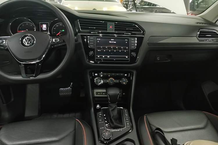 Used Volkswagen Tiguan L 2018 Revised Version 380TSI Automatic All-Wheel Drive Flagship Edition Audio And AC Panel