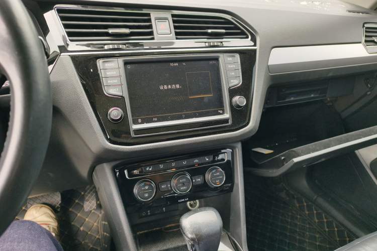 Used Volkswagen Tiguan L 2018 330TSI Automatic Two-Wheel Drive Luxury Edition Audio And AC Panel