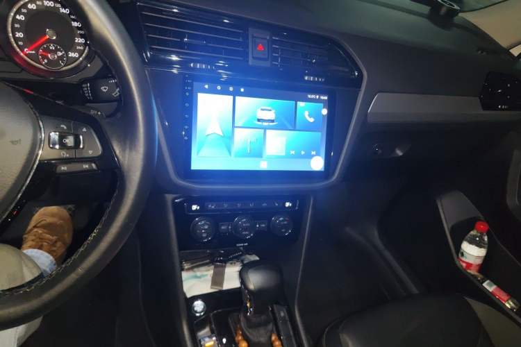 Used Volkswagen Tiguan L 2018 330TSI Automatic Two-Wheel Drive Luxury Edition Audio And AC Panel