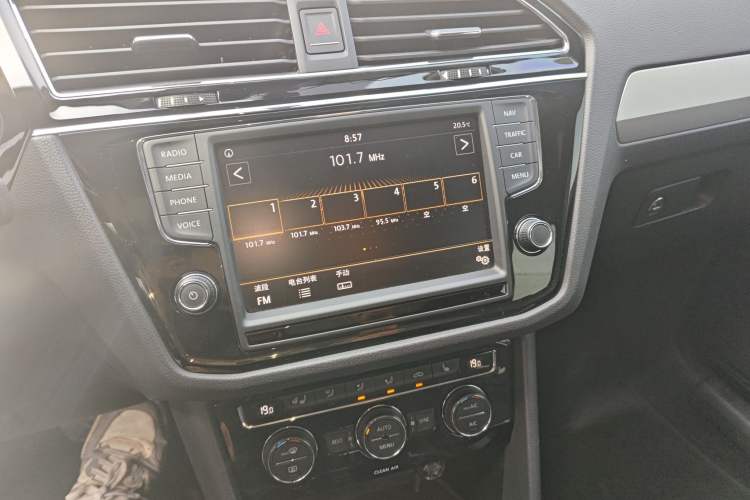 Used Volkswagen Tiguan L 2018 330TSI Automatic Two-Wheel Drive Luxury Edition Audio And AC Panel