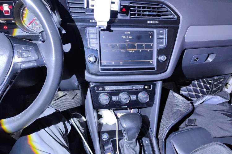 Used Volkswagen Tiguan L 2018 380TSI Automatic All-Wheel Drive Luxury Edition Audio And AC Panel
