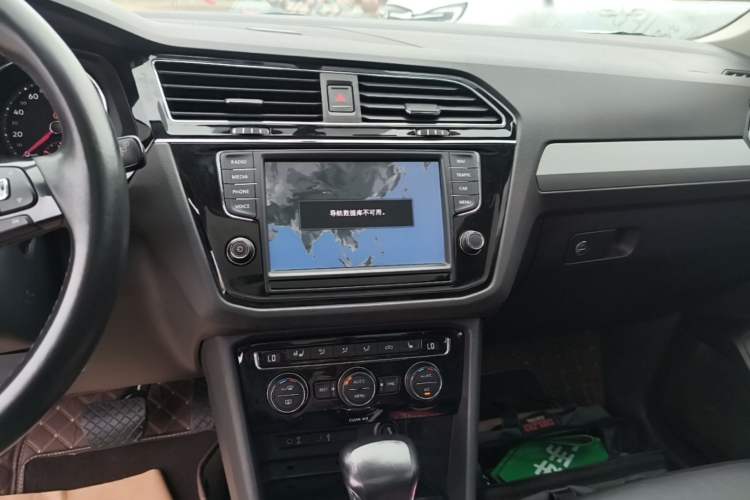 Used Volkswagen Tiguan L 2018 330TSI Automatic Two-Wheel Drive Luxury Edition Audio And AC Panel