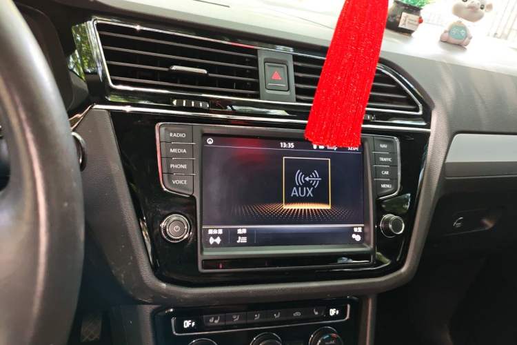 Used Volkswagen Tiguan L 2018 330TSI Automatic Two-Wheel Drive Luxury Edition Audio And AC Panel