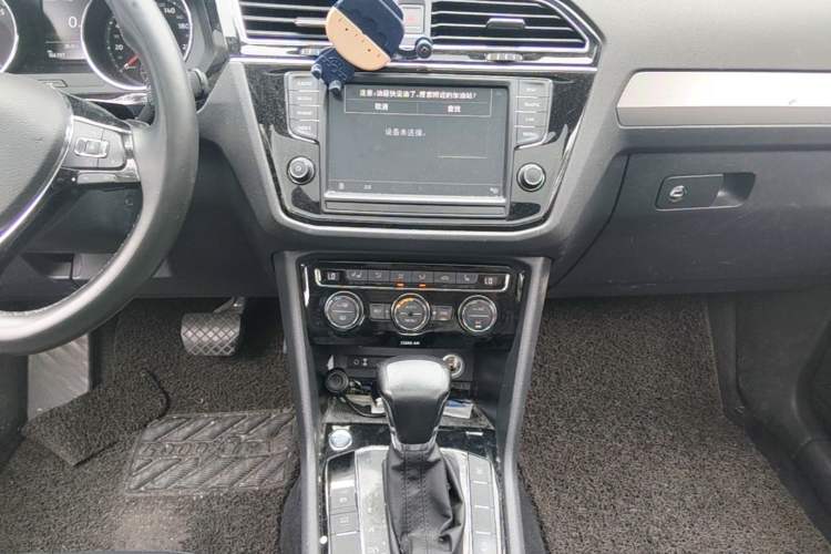 Used Volkswagen Tiguan L 2018 330TSI Automatic Two-Wheel Drive Luxury Edition Audio And AC Panel