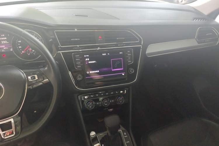 Used Volkswagen Tiguan L 2018 330TSI Automatic Two-Wheel Drive Luxury Edition Audio And AC Panel
