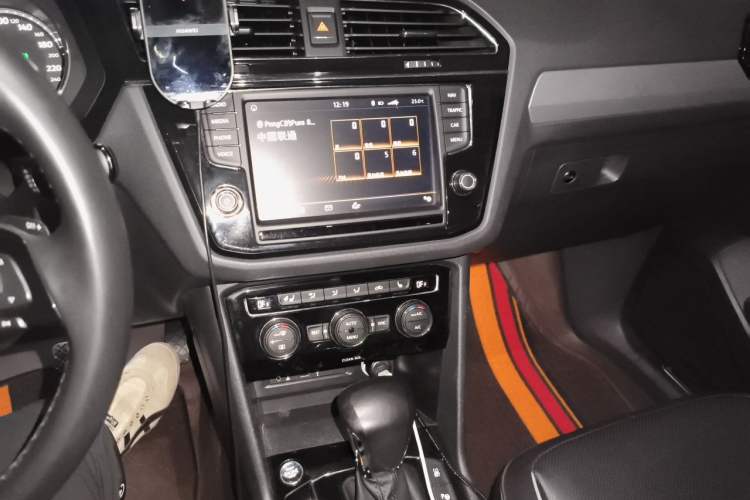 Used Volkswagen Tiguan L 2018 330TSI Automatic Two-Wheel Drive Flagship Edition Audio And AC Panel