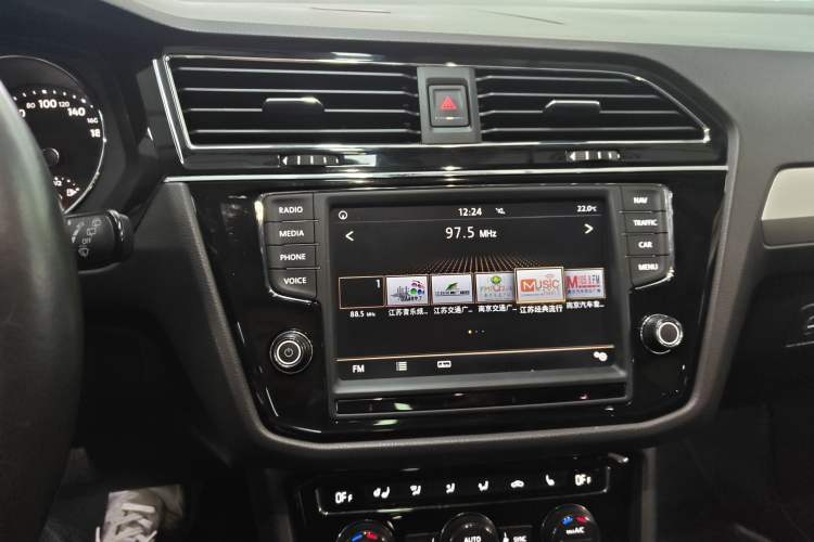 Used Volkswagen Tiguan L 2018 380TSI Automatic All-Wheel Drive Luxury Edition Audio And AC Panel