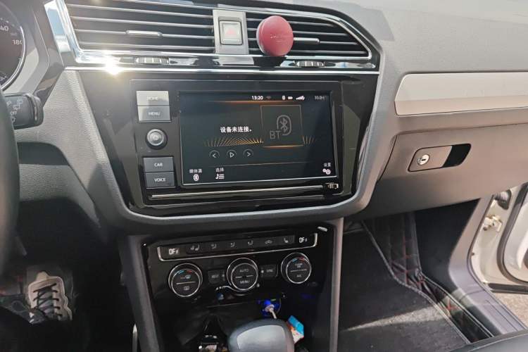 Used Volkswagen Tiguan L 2018 Facelift 330TSI Automatic Two-Wheel Drive Luxury Edition Audio And AC Panel