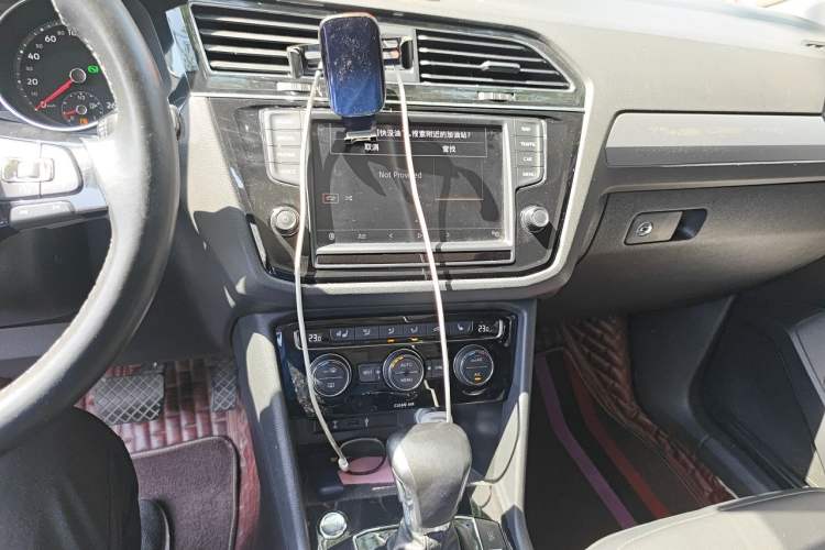 Used Volkswagen Tiguan L 2018 330TSI Automatic Two-Wheel Drive Luxury Edition Audio And AC Panel