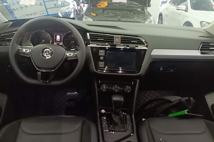 Used Volkswagen Tiguan L 2018 Facelift 330TSI Automatic Two-Wheel Drive Luxury Edition Center Console