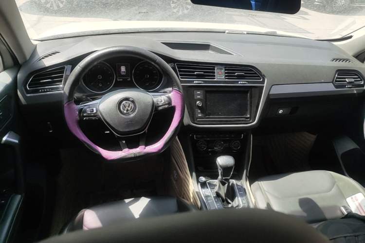 Used Volkswagen Tiguan L 2018 Facelift 330TSI Automatic Two-Wheel Drive Luxury Edition Center Console