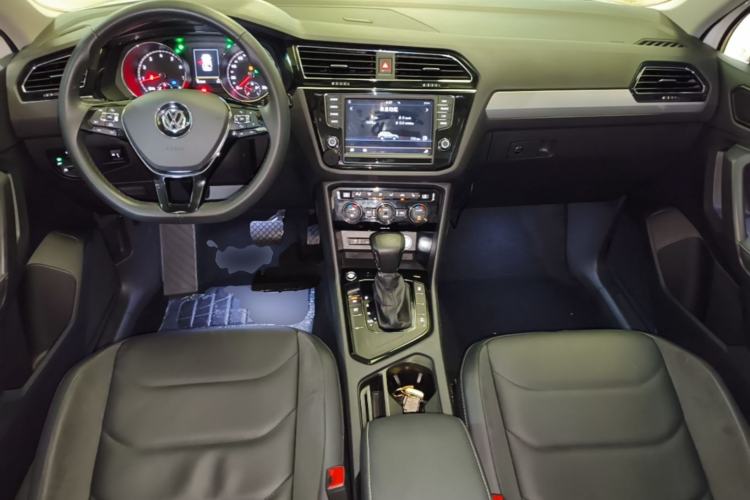 Used Volkswagen Tiguan L 2018 330TSI Automatic Two-Wheel Drive Luxury Edition Center Console