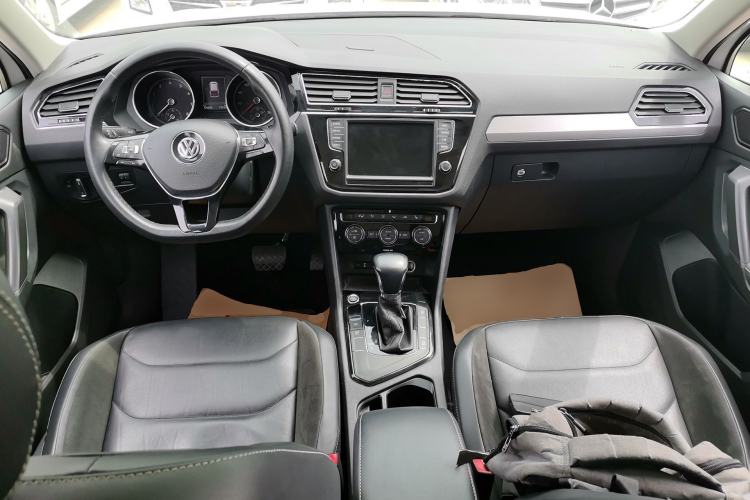 Used Volkswagen Tiguan L 2018 330TSI Automatic Two-Wheel Drive Luxury Edition Center Console