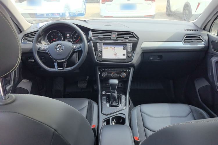 Used Volkswagen Tiguan L 2018 330TSI Automatic Two-Wheel Drive Luxury Edition Center Console