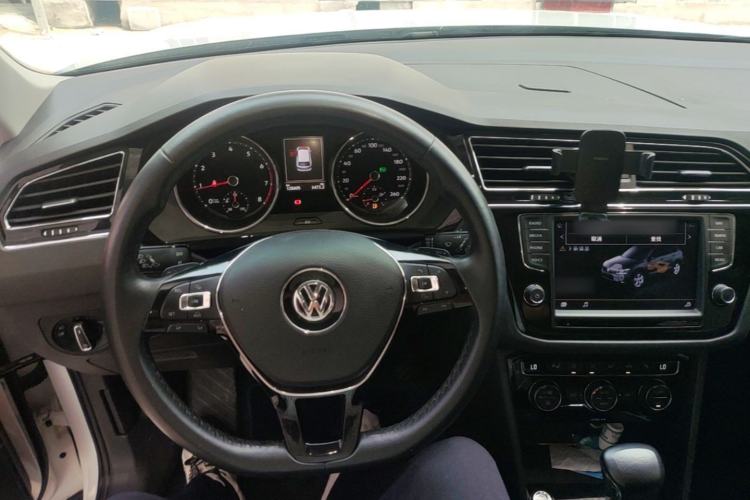Used Volkswagen Tiguan L 2018 330TSI Automatic Two-Wheel Drive Flagship Edition Center Console
