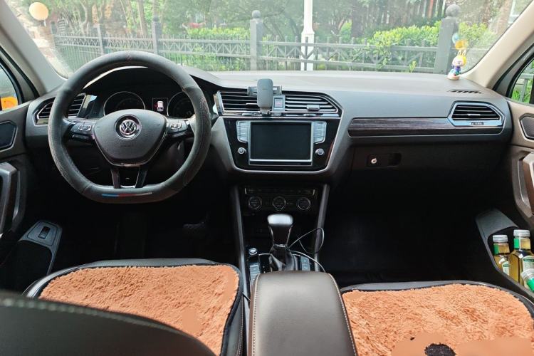 Used Volkswagen Tiguan L 2018 Revised 330TSI Automatic Two-Wheel Drive Flagship Edition Center Console