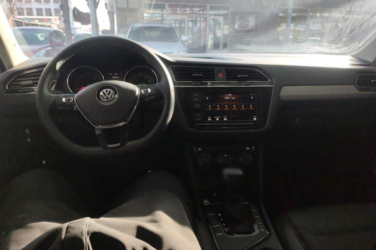 Used Volkswagen Tiguan L 2018 Facelift 330TSI Automatic Two-Wheel Drive Luxury Edition Center Console