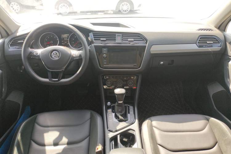 Used Volkswagen Tiguan L 2018 Facelift 330TSI Automatic Two-Wheel Drive Luxury Edition Center Console
