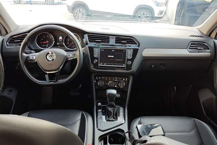 Used Volkswagen Tiguan L 2018 330TSI Automatic Two-Wheel Drive Flagship Edition Center Console