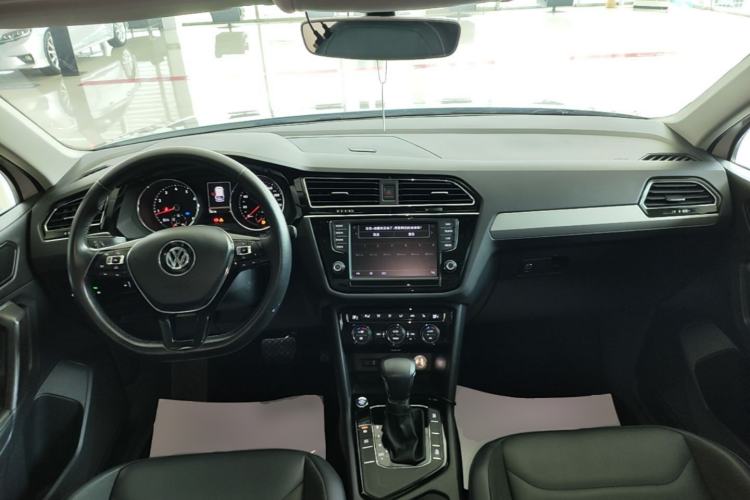 Used Volkswagen Tiguan L 2018 330TSI Automatic Two-Wheel Drive Luxury Edition Center Console