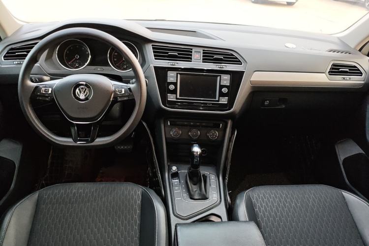 Used Volkswagen Tiguan L 2018 330TSI Automatic Two-Wheel Drive Luxury Edition Center Console
