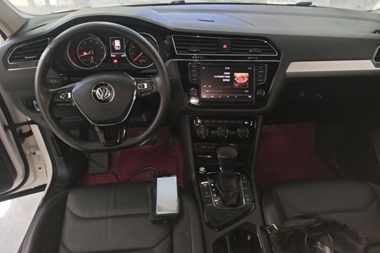 Used Volkswagen Tiguan L 2018 330TSI Automatic Two-Wheel Drive Luxury Edition Center Console